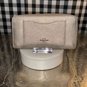Coach Metallic Platinum Crossgrain Leather Accordion Zip Around Wallet 2019 NWOT